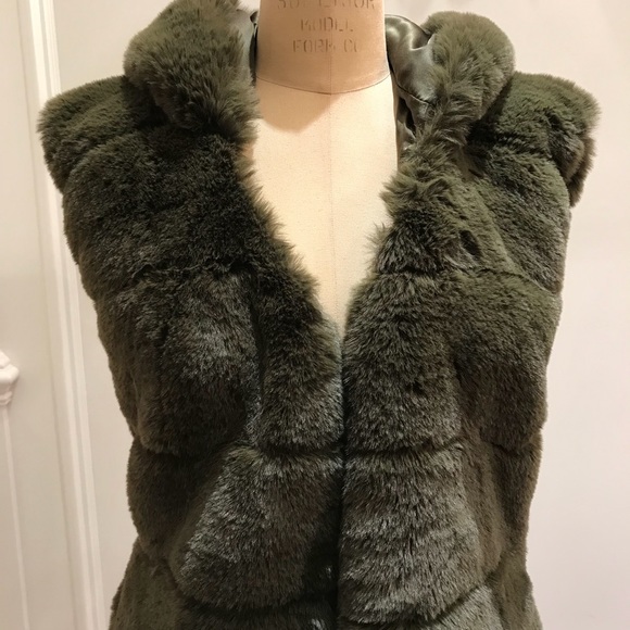 Custom made olive green fur vest - Picture 2 of 6